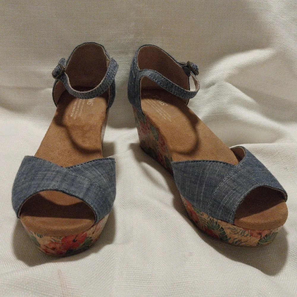 Toms Blue Chambray Hisbiscus Floral Cork Platform Wedge Ankle Strap Sandals